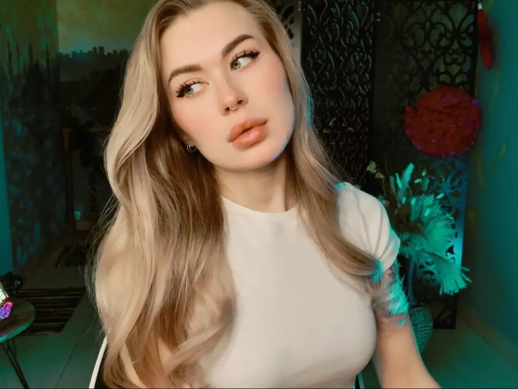 Join AdelLoys’s Live Webcam Show