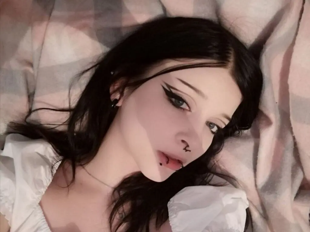 Join AfraCatlow’s Live Webcam Show