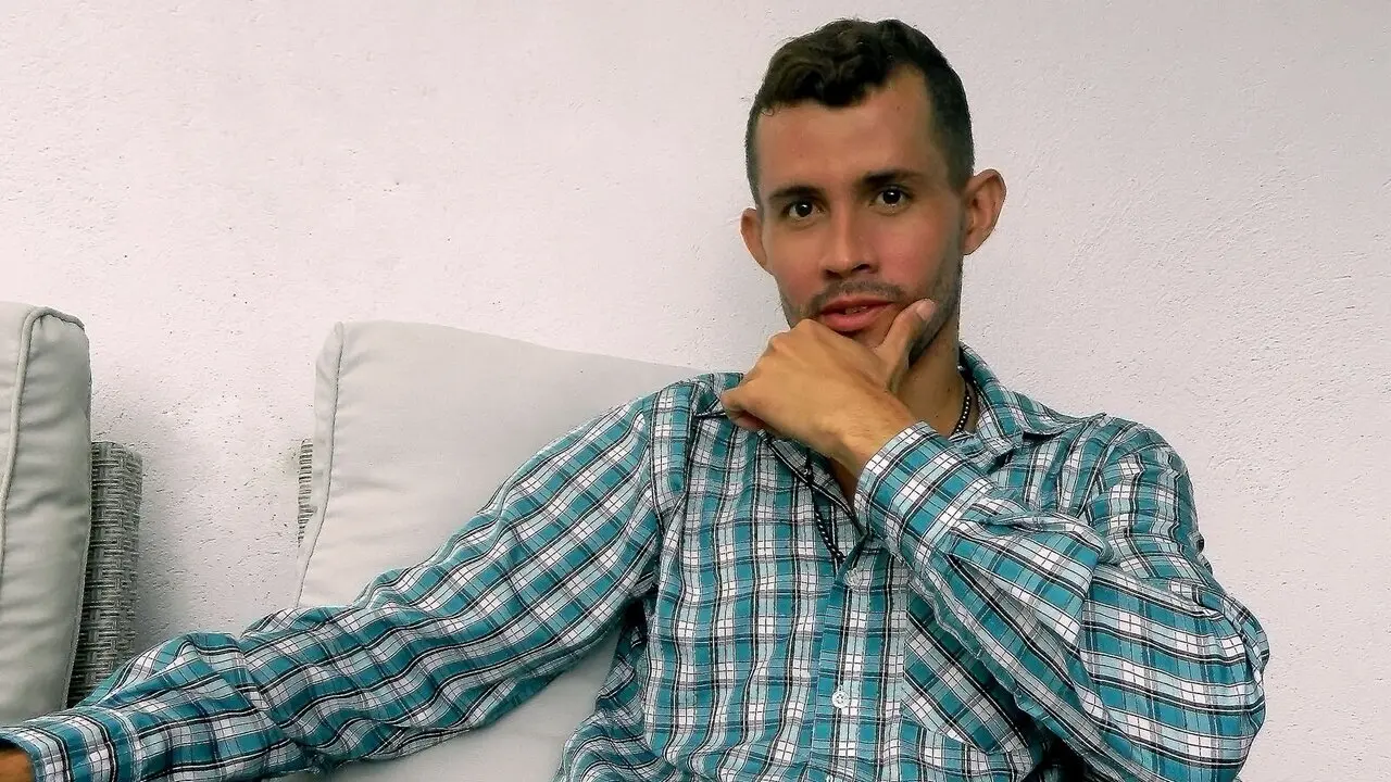 Join AlanBryan’s Live Webcam Show