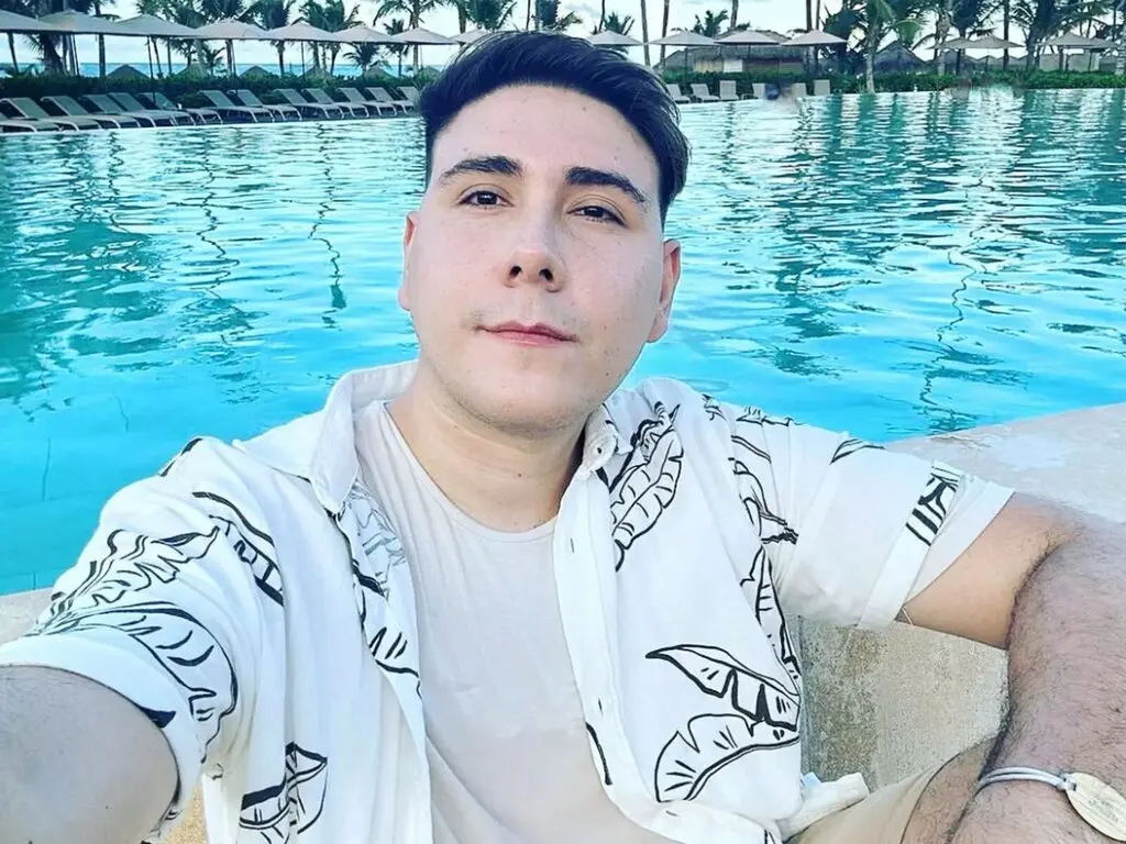 Join AlexGautier’s Live Webcam Show