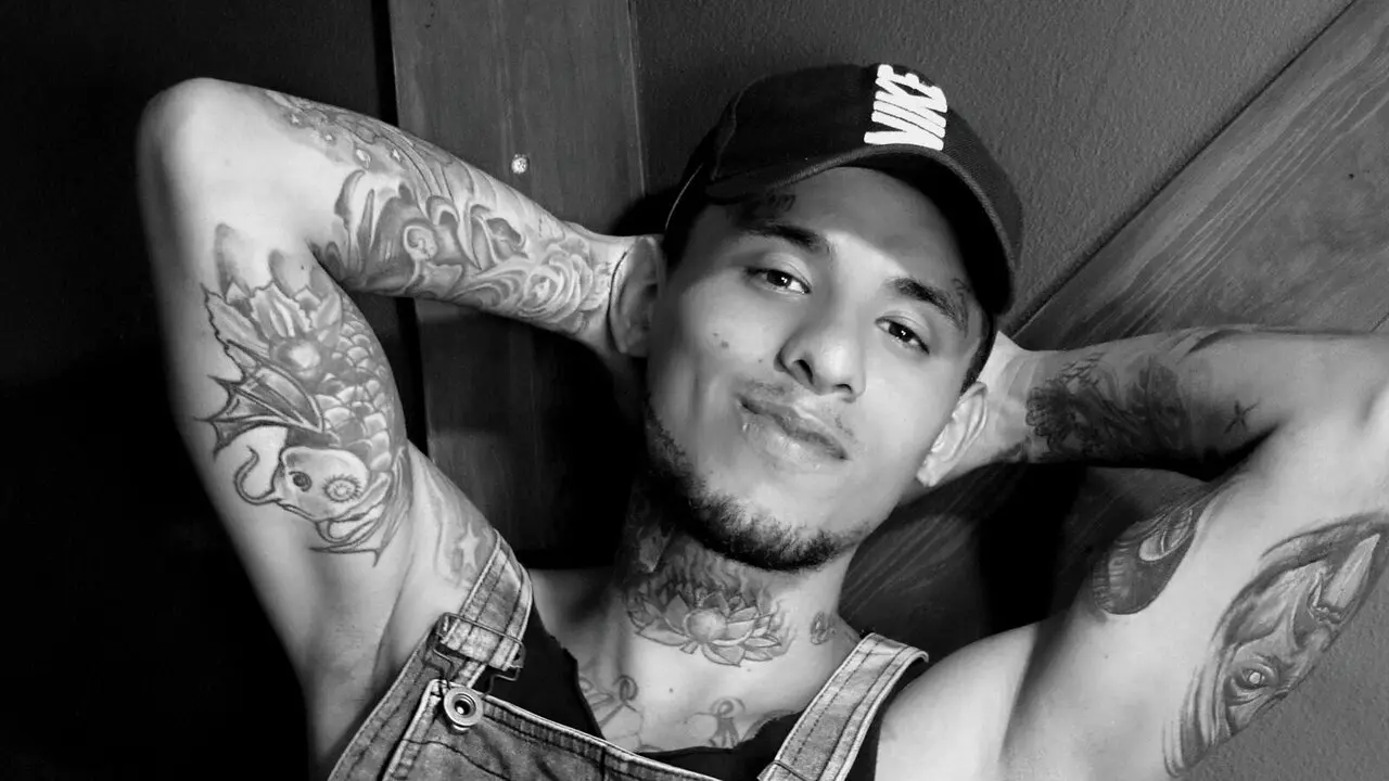 Join AlexPhillip’s Live Webcam Show