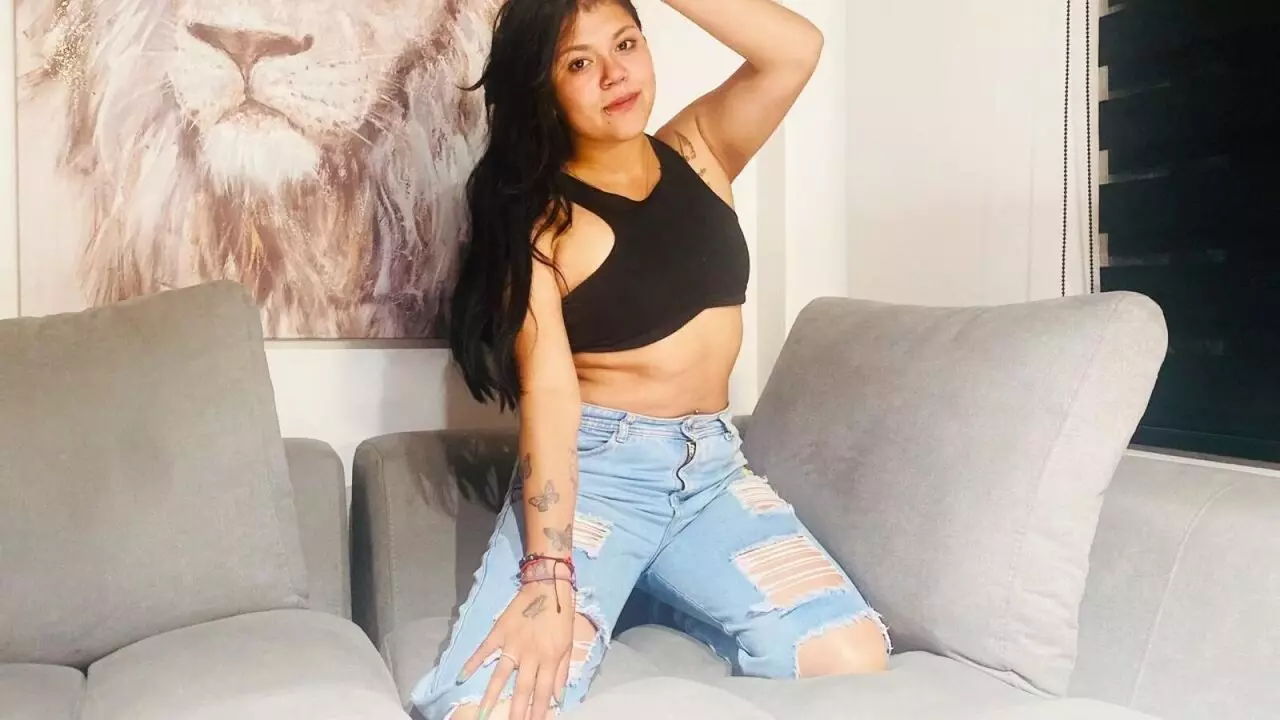 Join AlexaParisi’s Live Webcam Show
