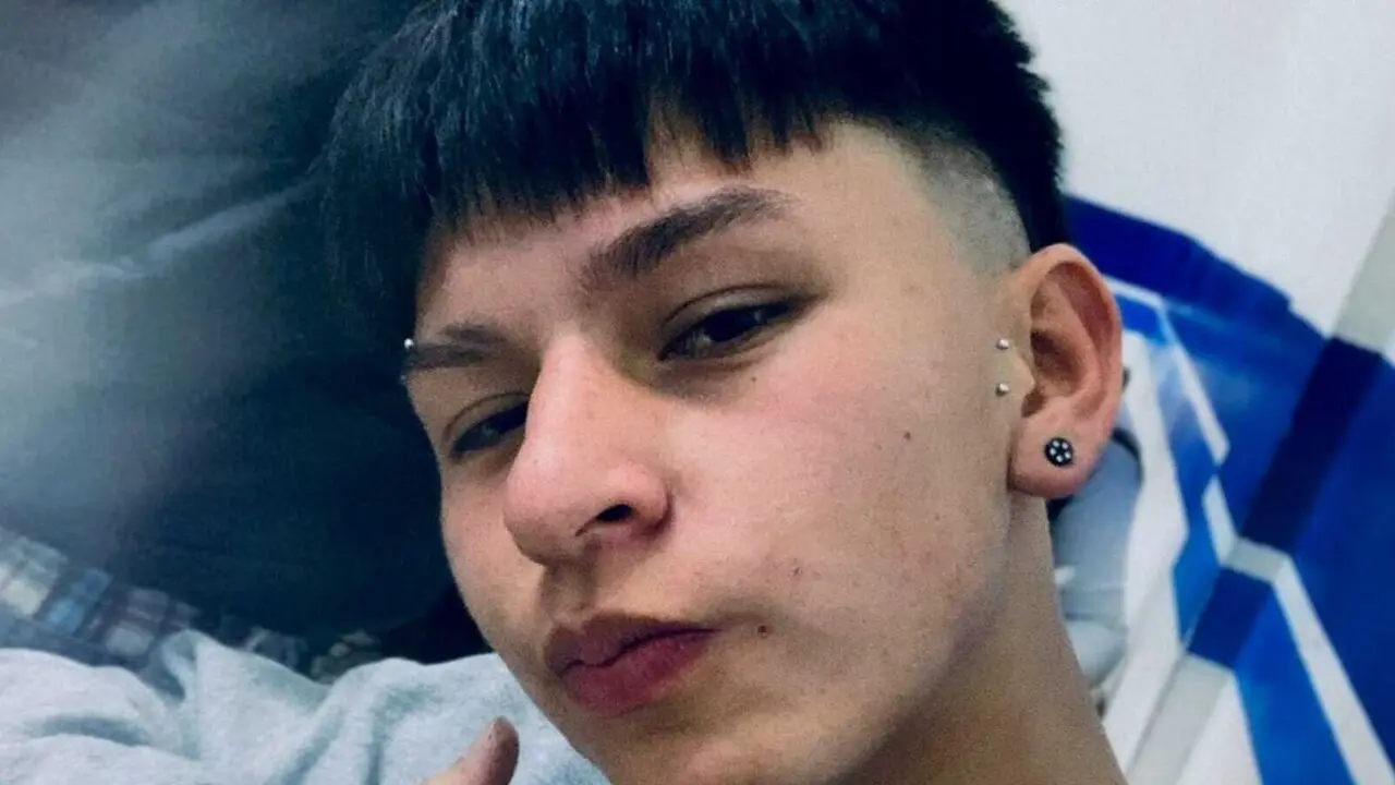 Join AlexanderCollns’s Live Webcam Show