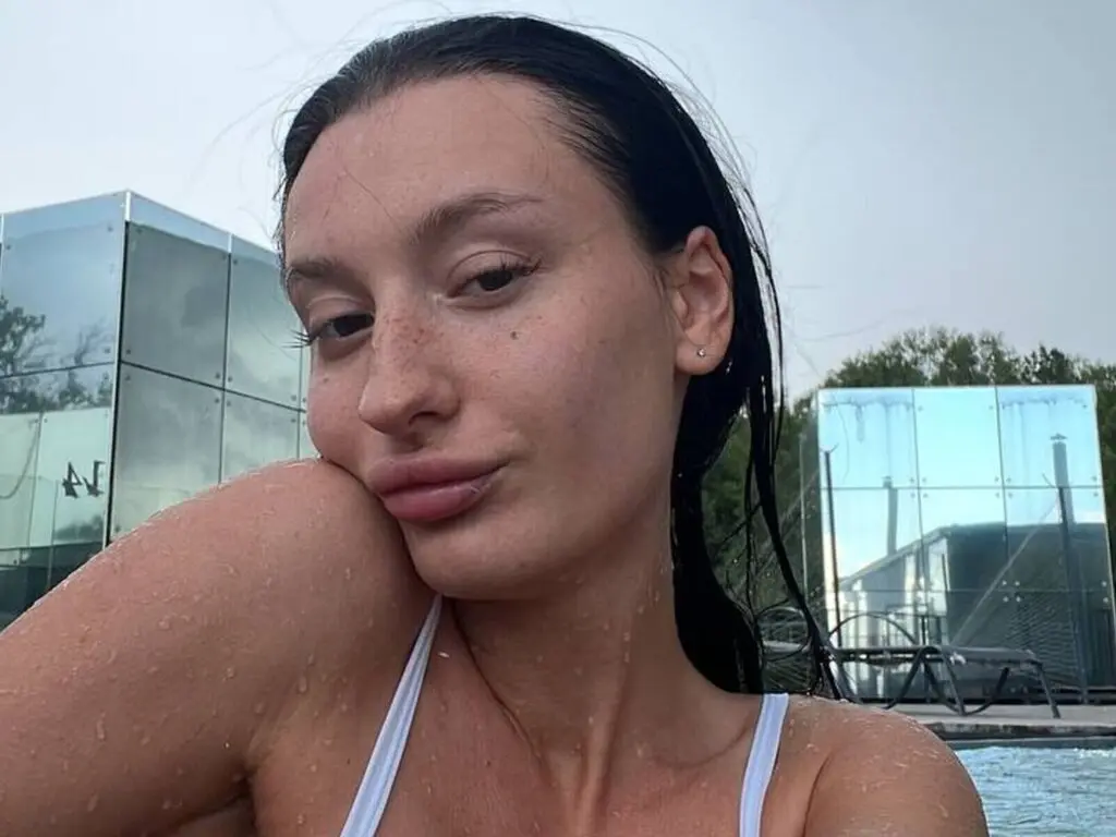 Join AliceLewandovski’s Live Webcam Show