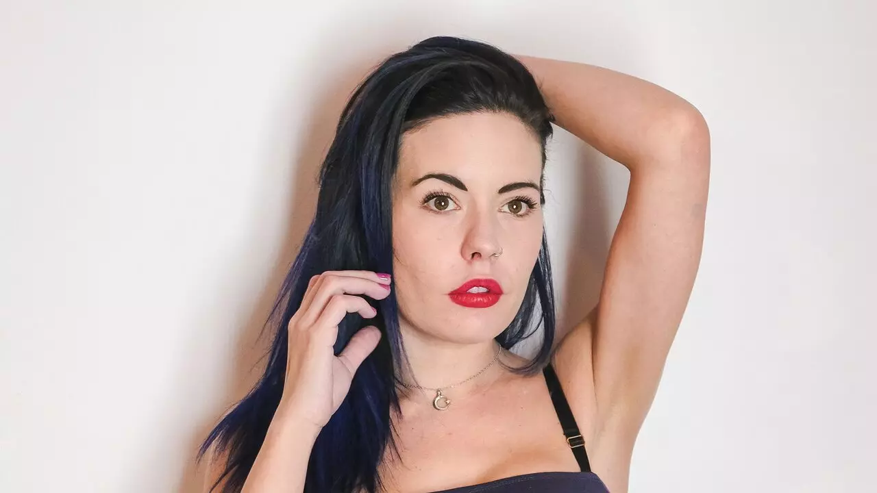 Join AliceSmiths’s Live Webcam Show