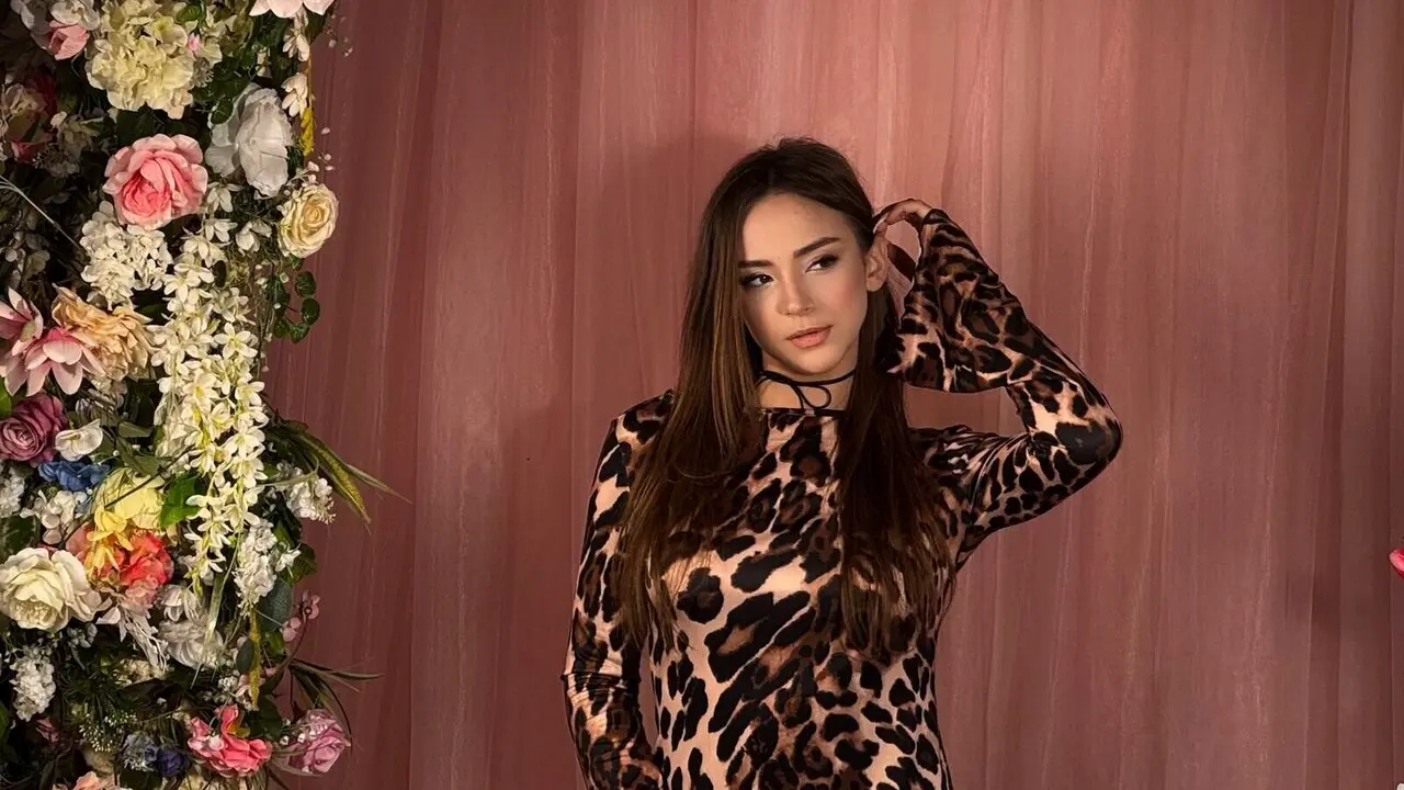 Join AlinaRouge’s Live Webcam Show