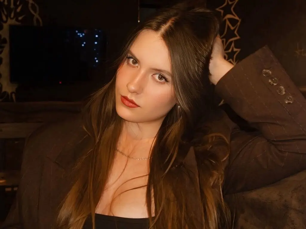 Join AlishaBennett’s Live Webcam Show