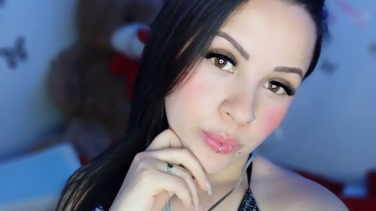 Join AlissaMorettie’s Live Webcam Show