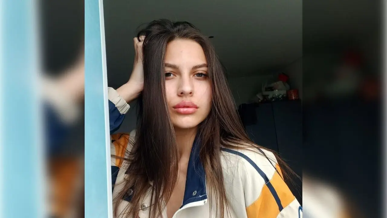 Join AlisyMay’s Live Webcam Show