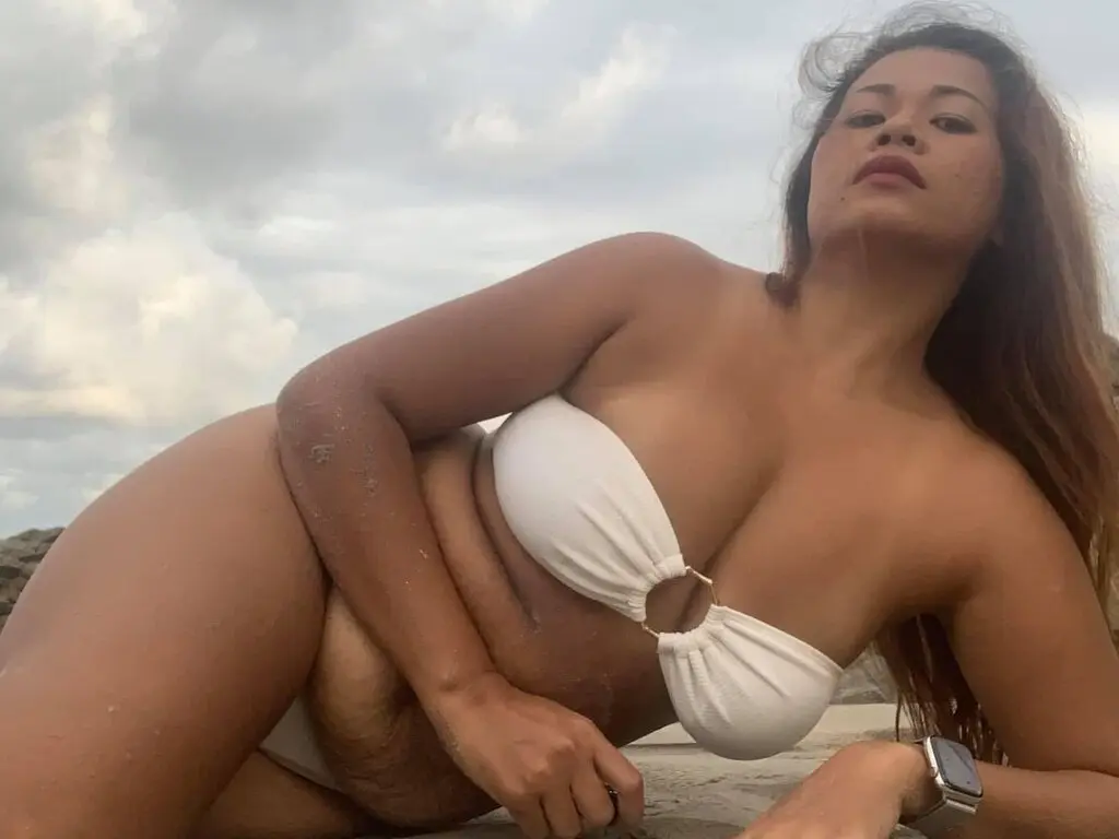 Join AlizabethJohnson’s Live Webcam Show