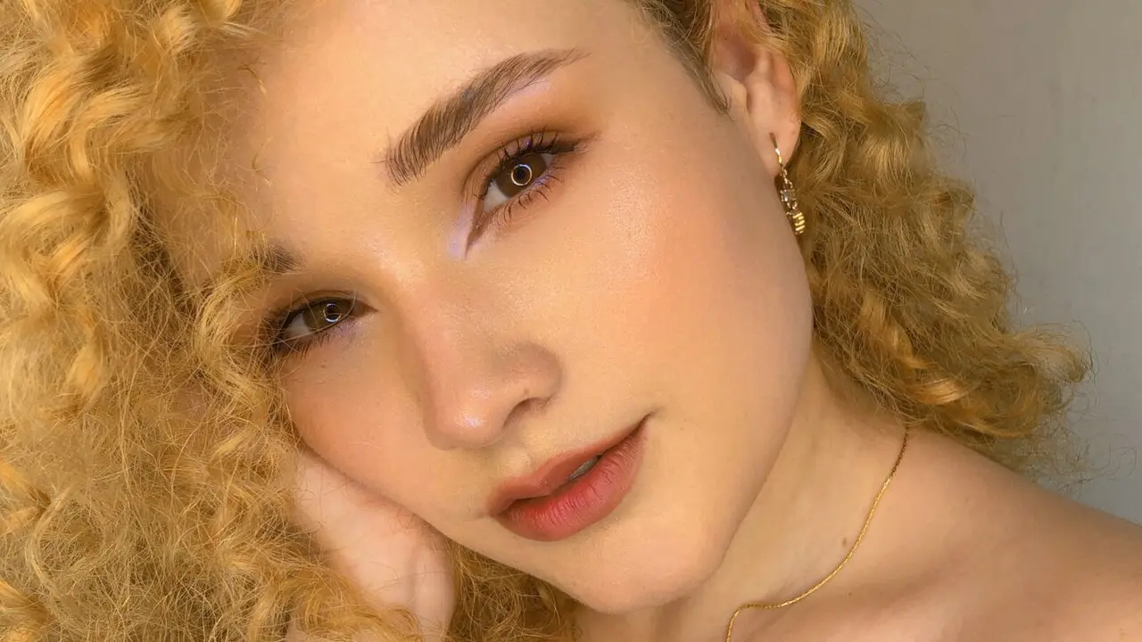 Join AllisonStewart’s Live Webcam Show