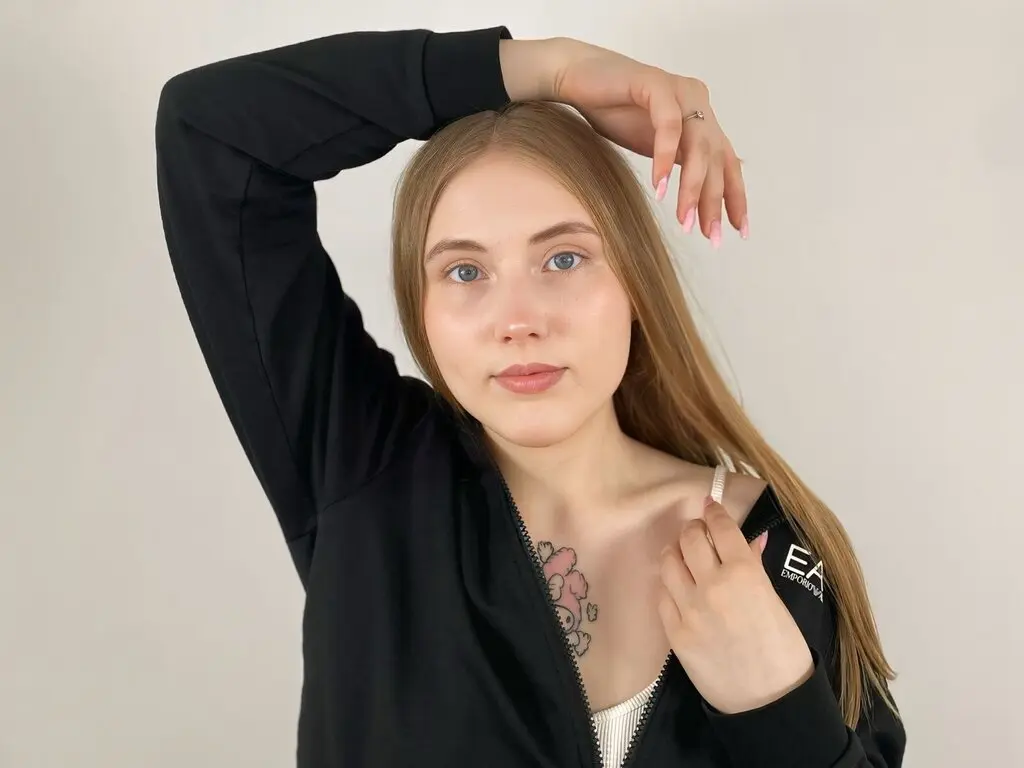 Join AlodiaGoffin’s Live Webcam Show