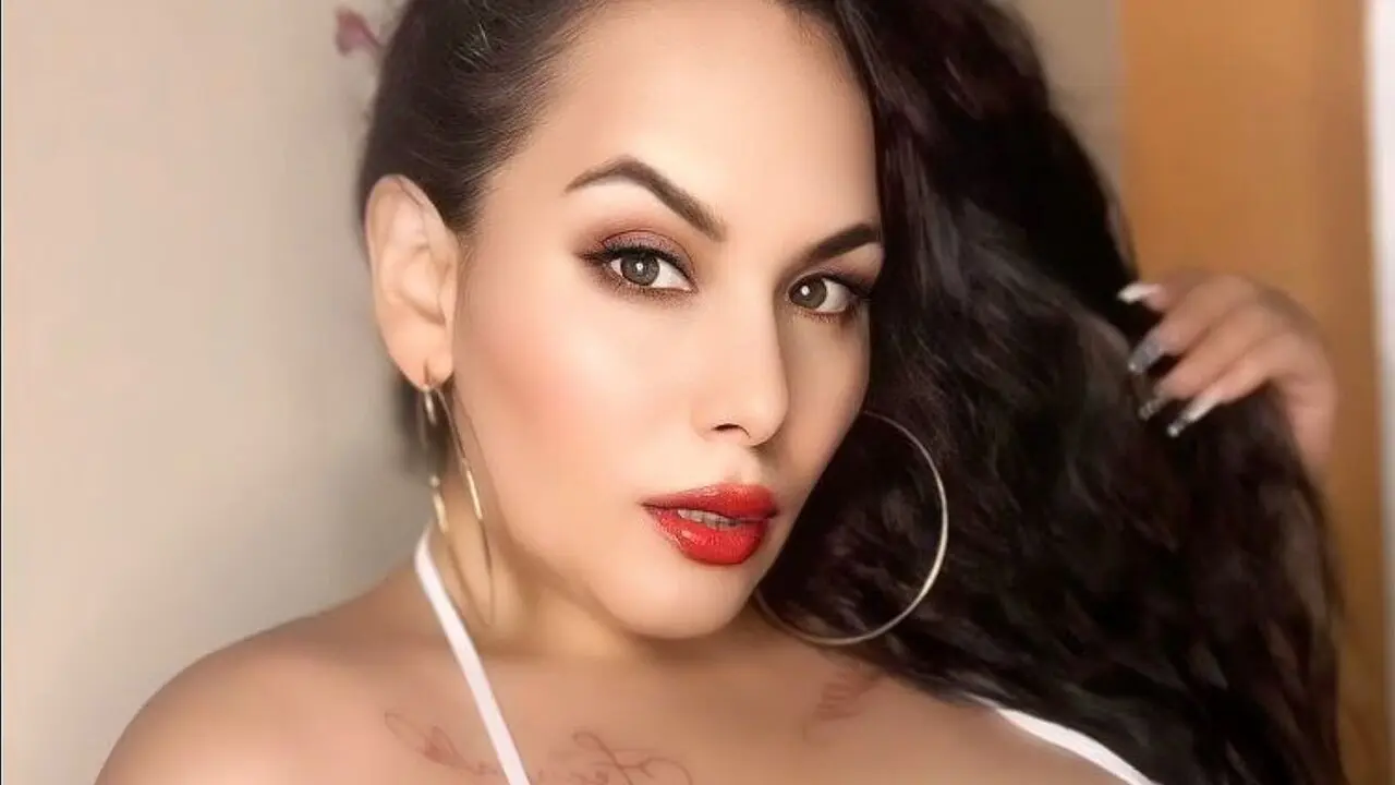 Join AlondraStevenson’s Live Webcam Show