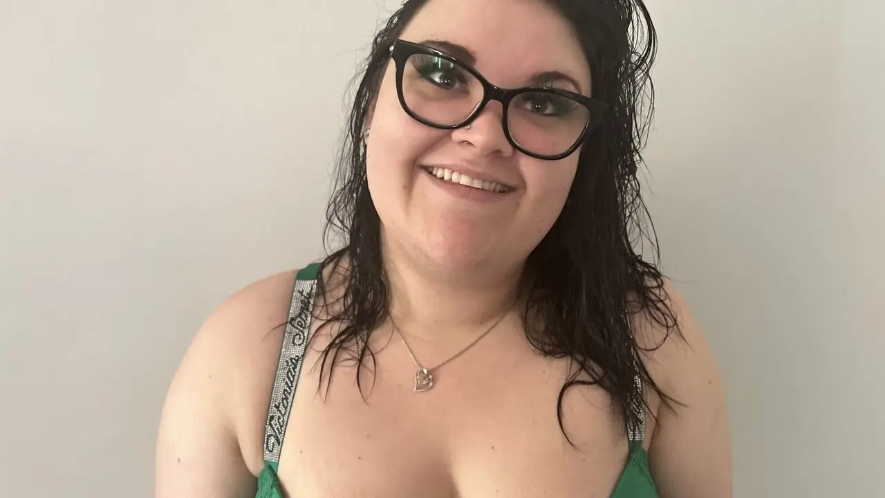 Join AmandaGuest’s Live Webcam Show