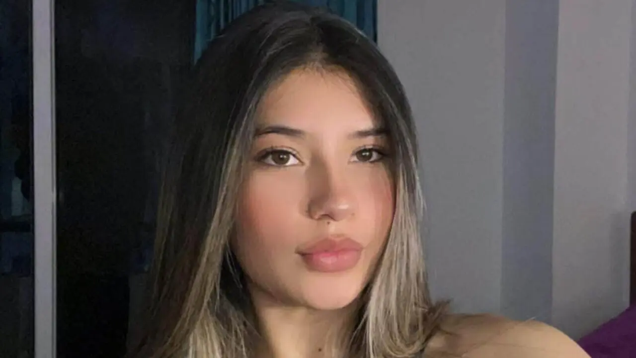 Join AmberArce’s Live Webcam Show