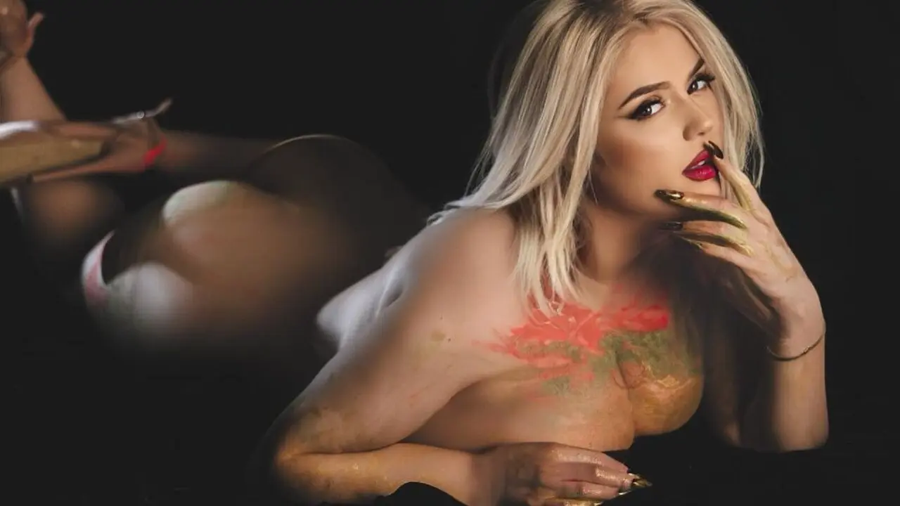 Join AmeliaGrayson’s Live Webcam Show