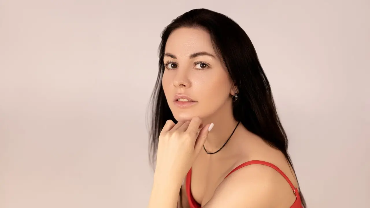 Join AmeliaRosi’s Live Webcam Show