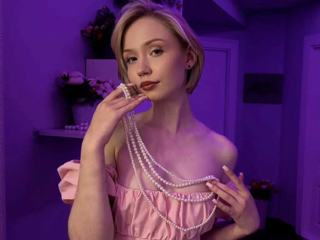 Join AmeliaViera’s Live Webcam Show