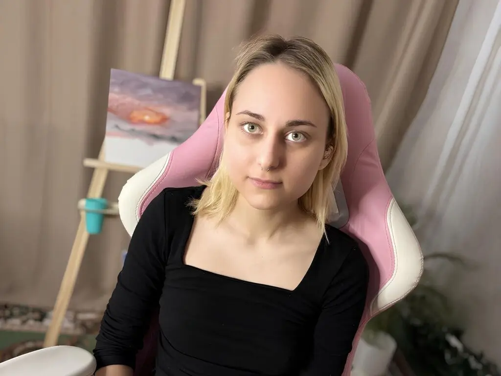 Join AmyEvansy’s Live Webcam Show