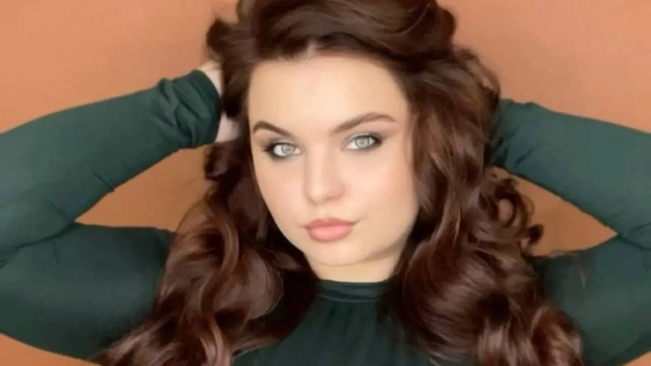 Join AmyPetterson’s Live Webcam Show