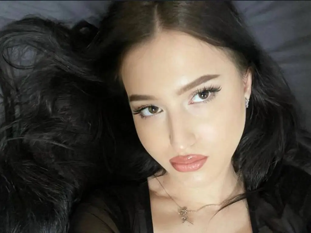 Join AngieMcculloh’s Live Webcam Show