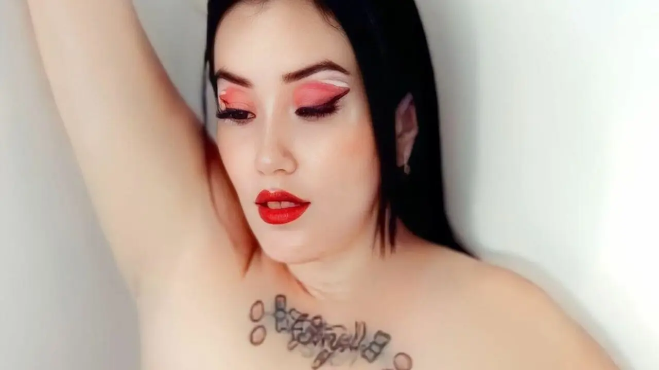 Join AnnaClarcke’s Live Webcam Show