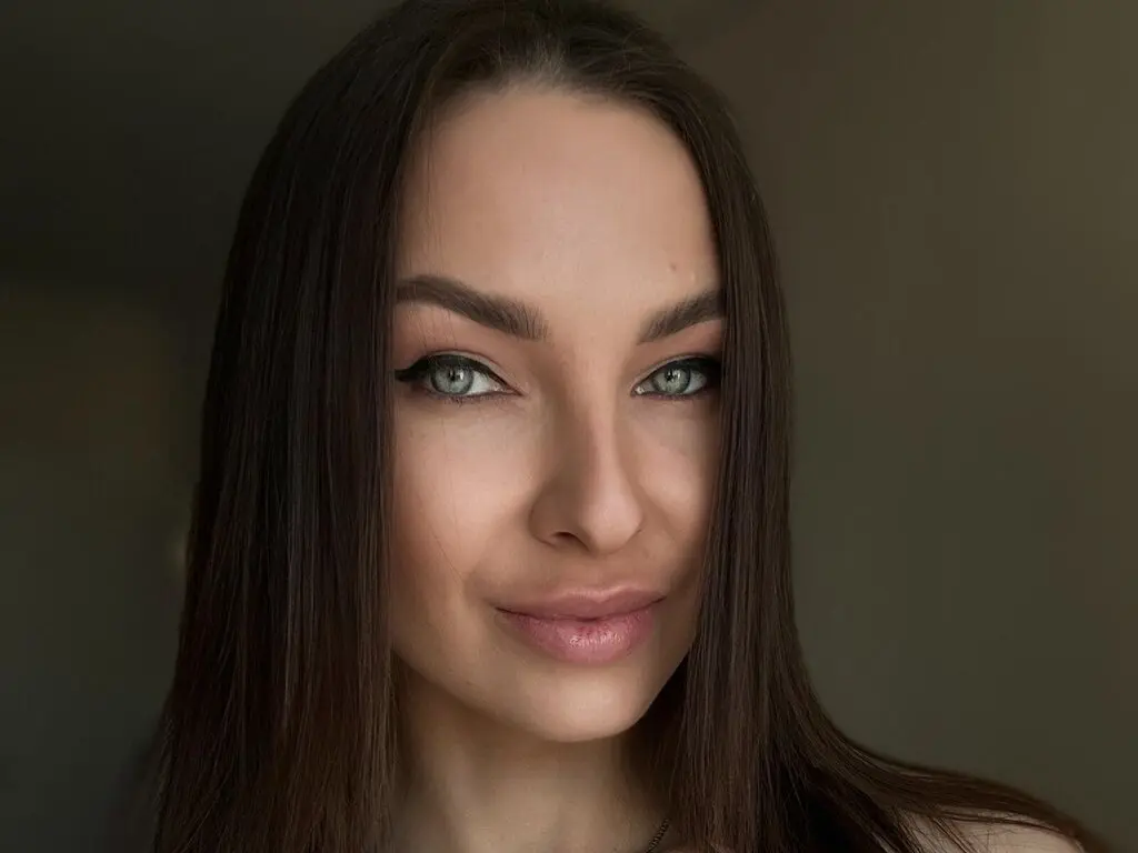 Join AnnaFloris’s Live Webcam Show
