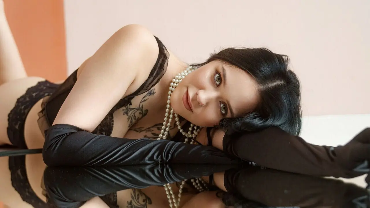 Join AnnaVales’s Live Webcam Show