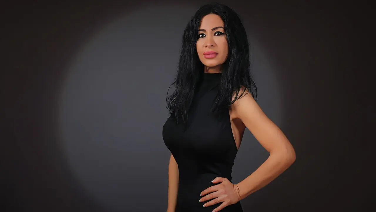 Join AnnemariaAdison’s Live Webcam Show