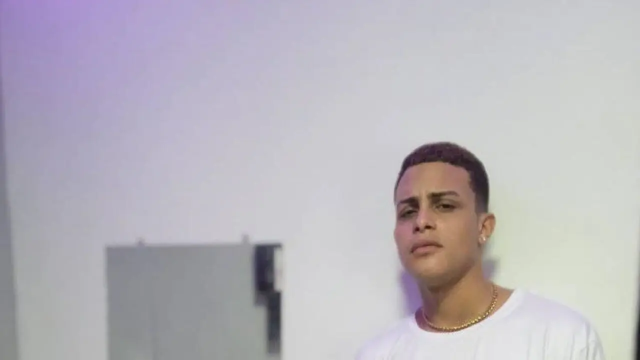 Join AnthonySteveson’s Live Webcam Show