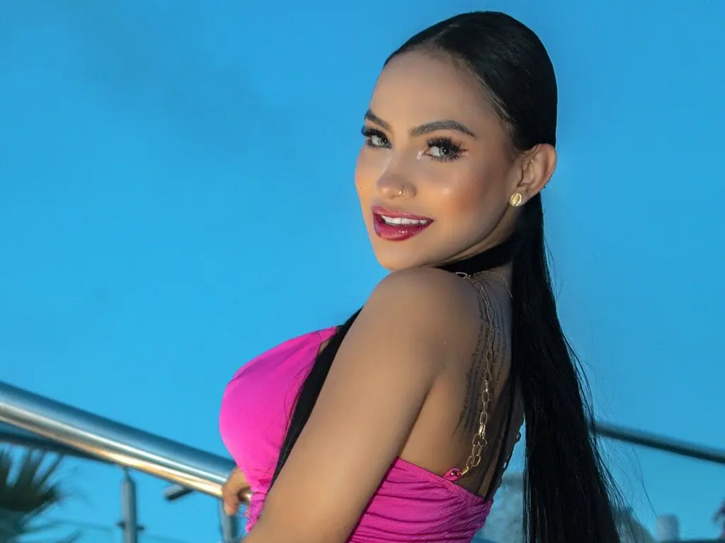 Join AntonellaPaninii’s Live Webcam Show