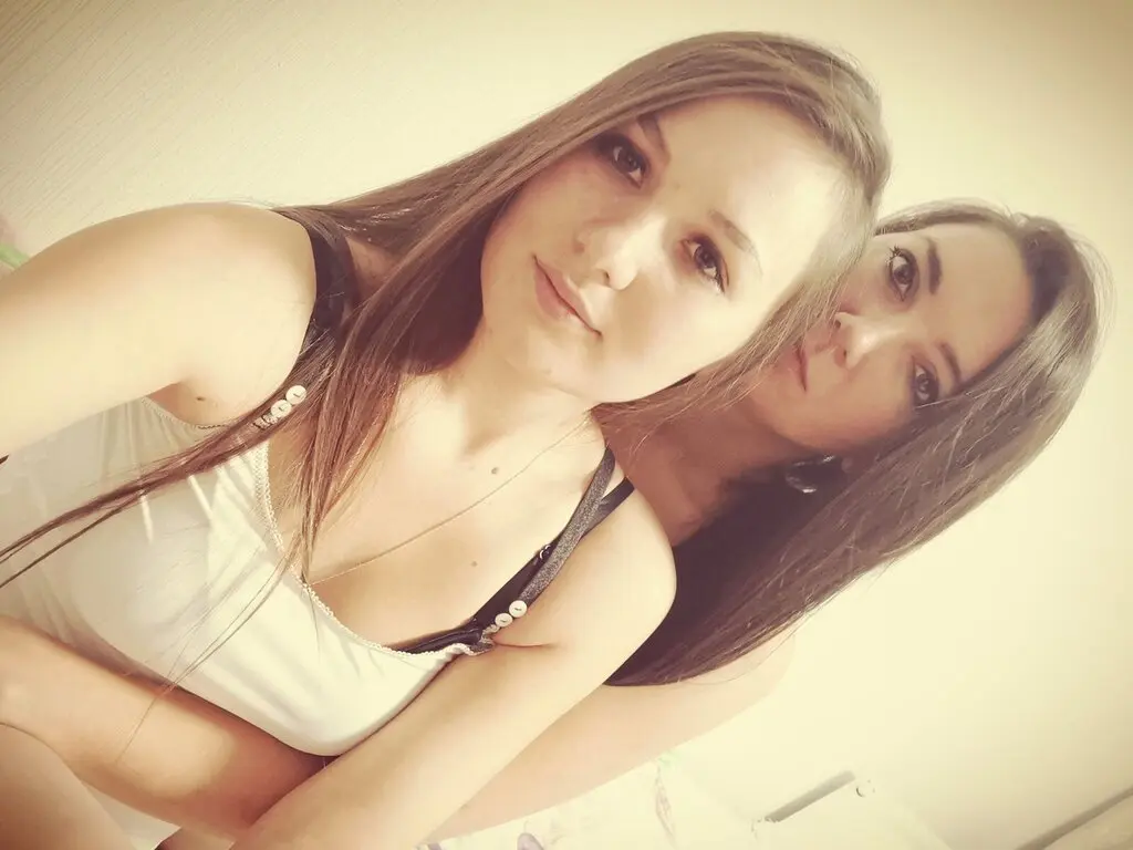 Join AnyAndAmy’s Live Webcam Show