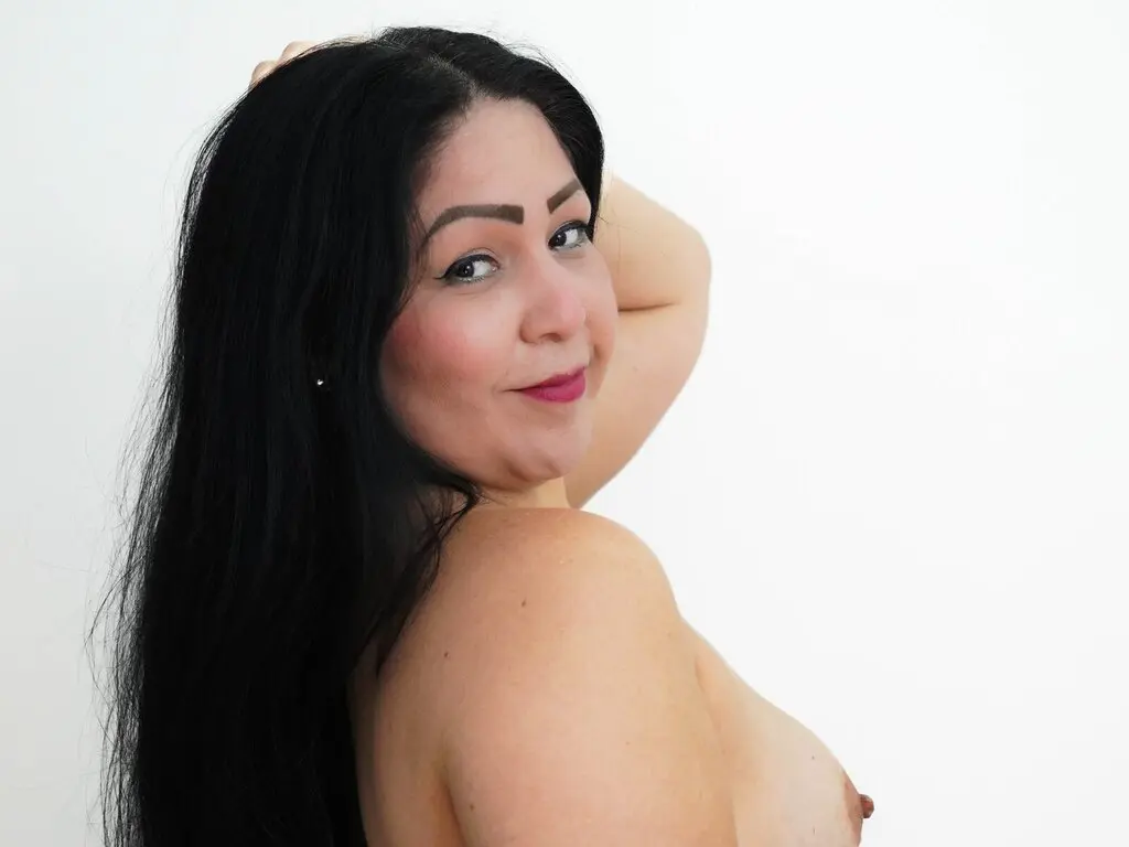 Join ArabellaFox’s Live Webcam Show