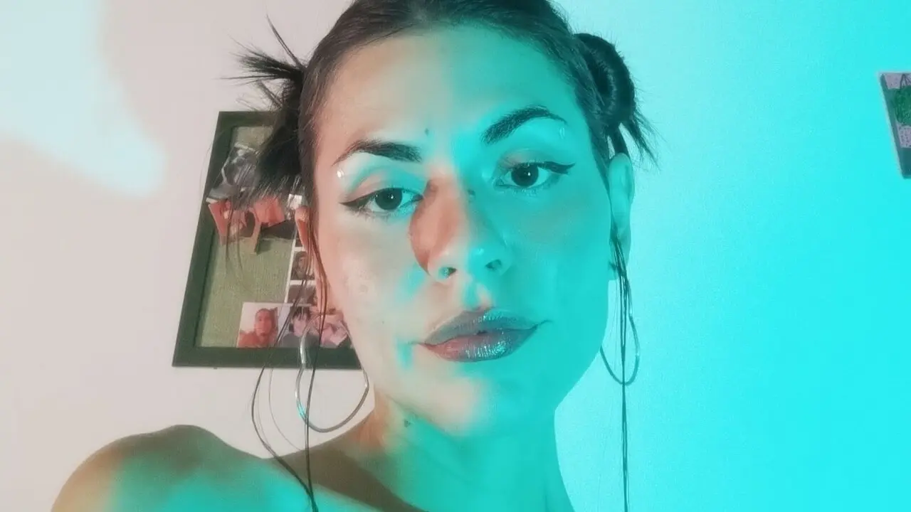 Join AriaCelesti’s Live Webcam Show