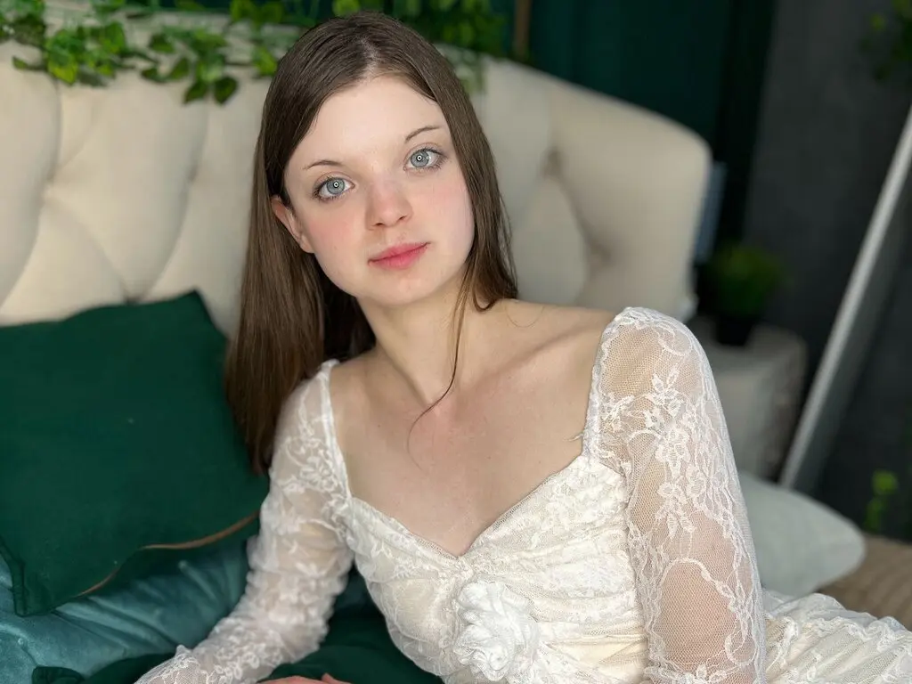 Join AriaShum’s Live Webcam Show