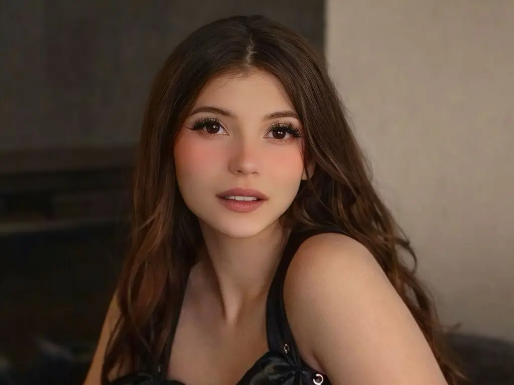 Join AudreyHolcomb’s Live Webcam Show