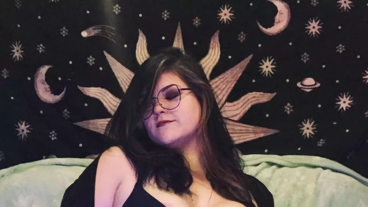 Join AvaHaze’s Live Webcam Show