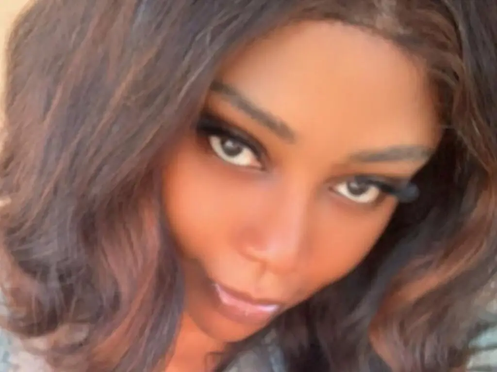 Join AvianaFisher’s Live Webcam Show