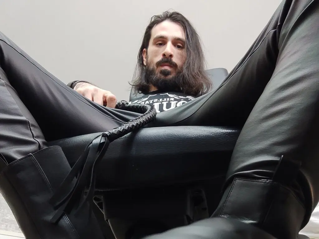 Join AxelColton’s Live Webcam Show