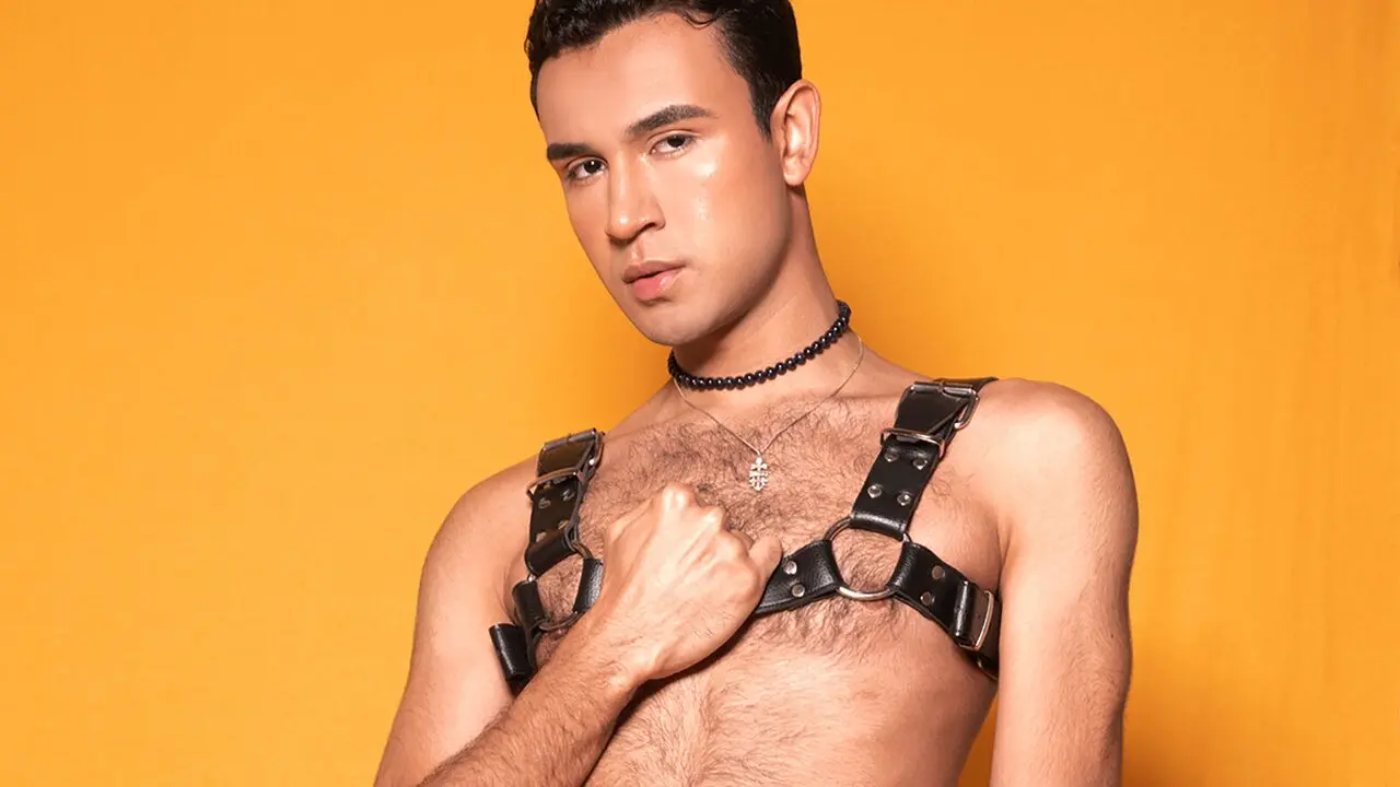 Join AxelCroft’s Live Webcam Show