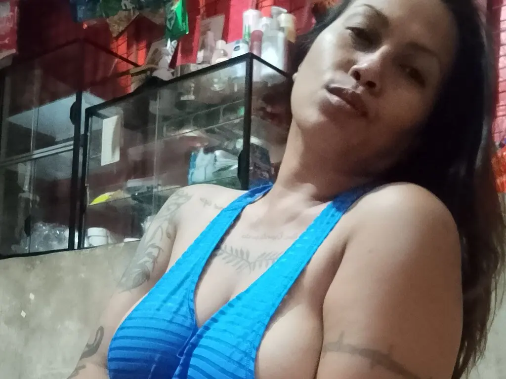 Join AzumiAssley’s Live Webcam Show