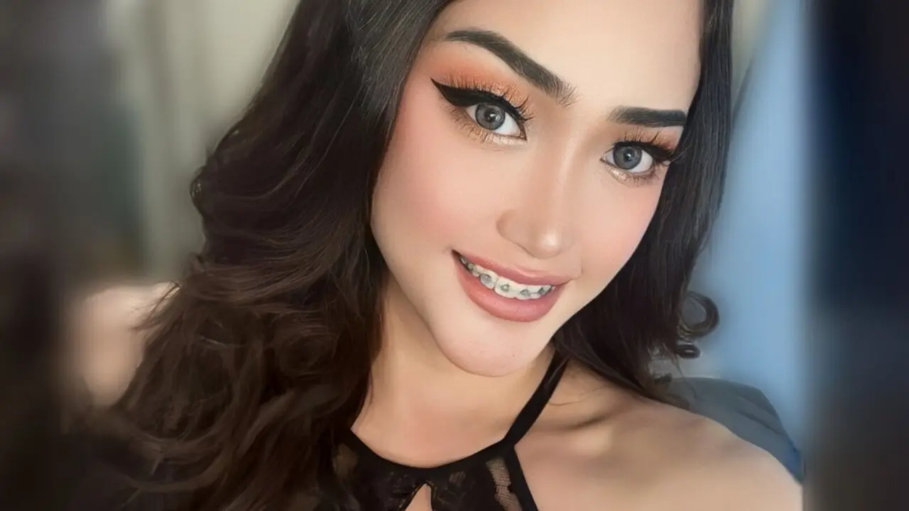 Join BellaDaza’s Live Webcam Show