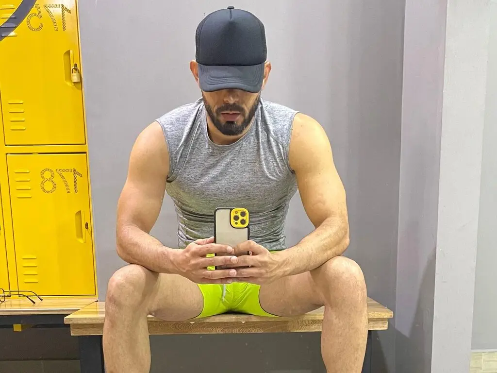 Join BenjaminBlaze’s Live Webcam Show