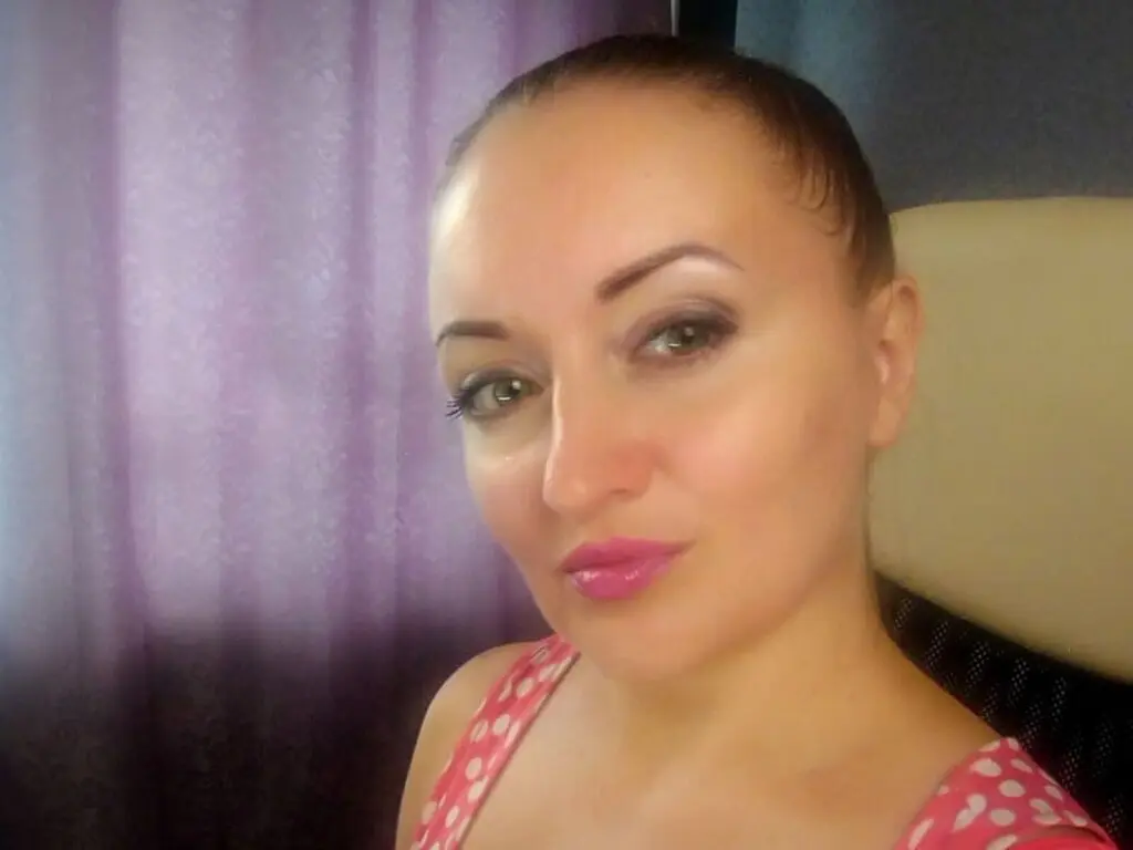 Join BettyMarso’s Live Webcam Show
