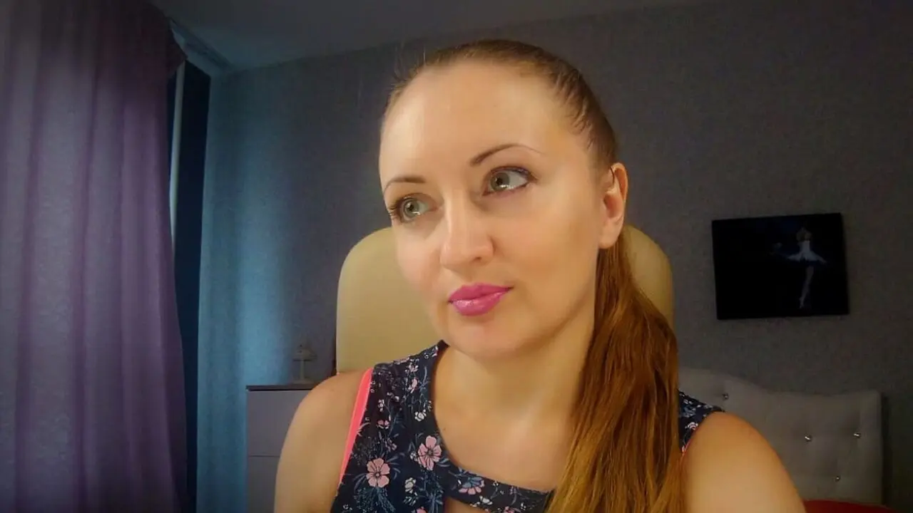 Join BettyRapace’s Live Webcam Show