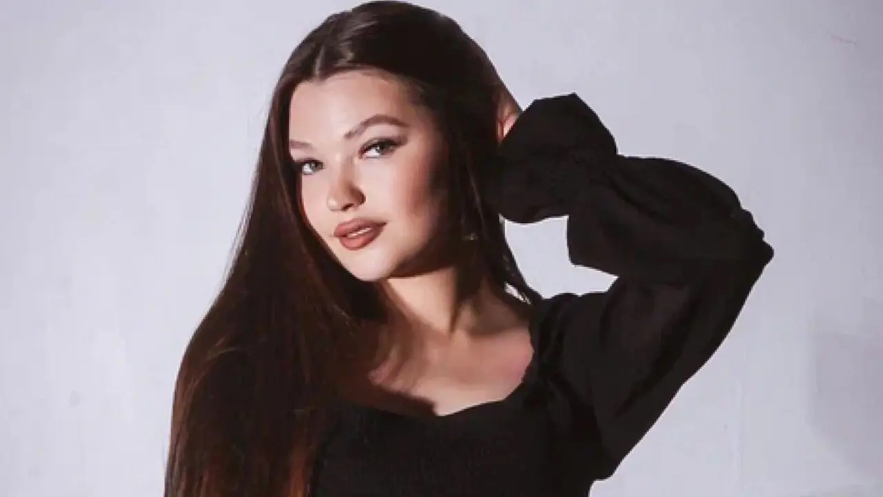 Join BlairBlosom’s Live Webcam Show