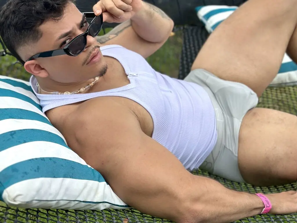 Join CamiloBlack’s Live Webcam Show