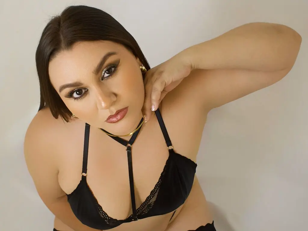 Join ChloeBelli’s Live Webcam Show