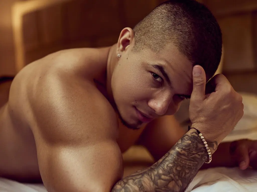 Join ChrisFord’s Live Webcam Show