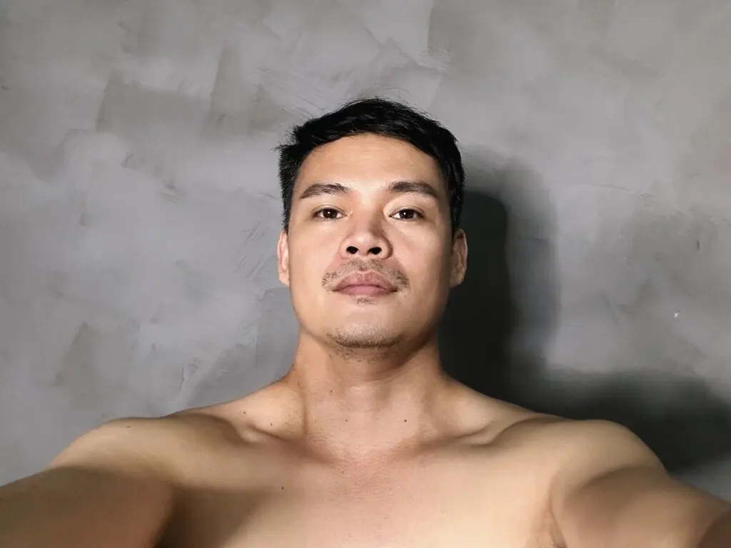 Join ClarkLocker’s Live Webcam Show